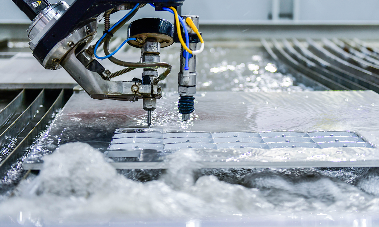 Diseño personalizado de celosías, letreros y cortes industriales para espacios únicos